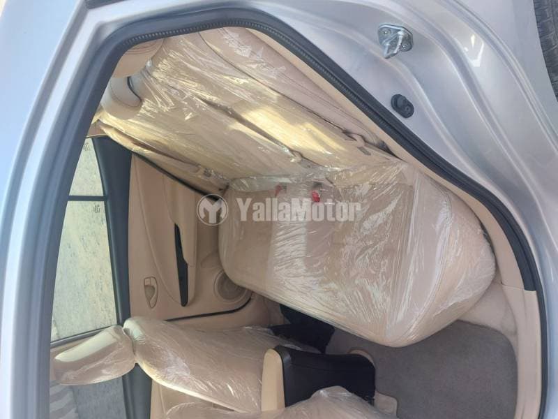 2022 Toyota Yaris Sedan thumbnail 5