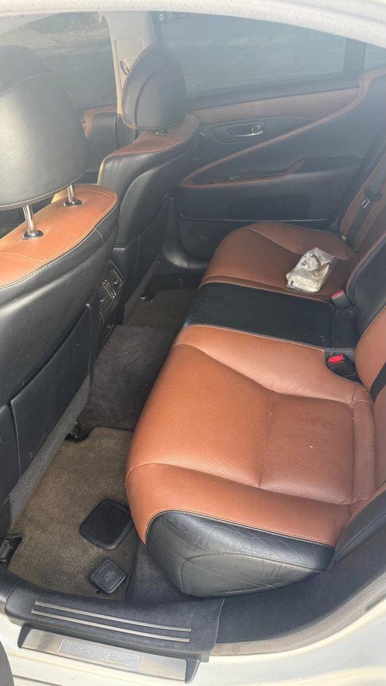 2010 Lexus LS460 thumbnail 5