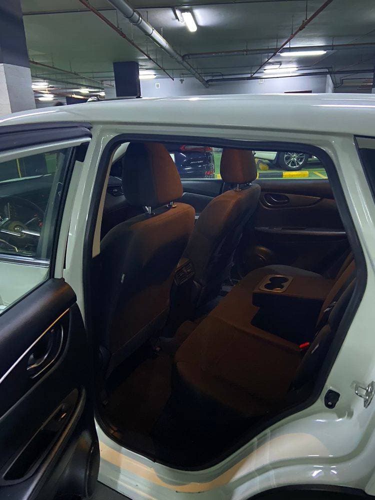 2021 Nissan Rogue thumbnail 4