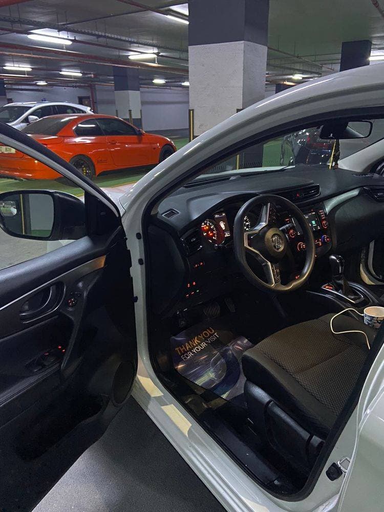 2021 Nissan Rogue thumbnail 2