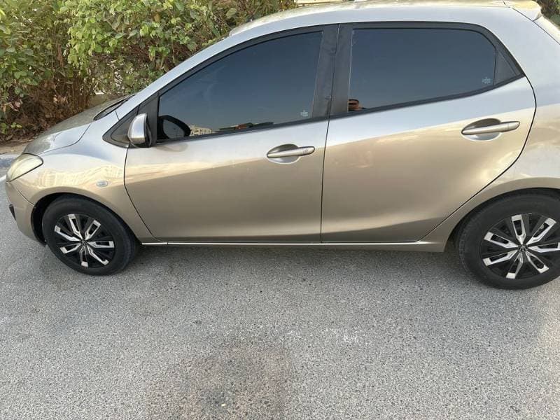 2013 Mazda 2 Hatchback thumbnail 5