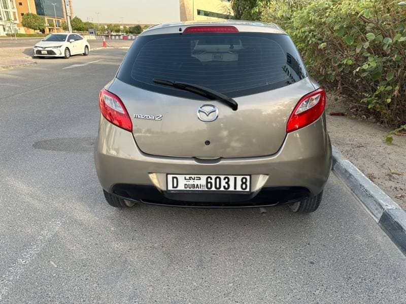 2013 Mazda 2 Hatchback thumbnail 2