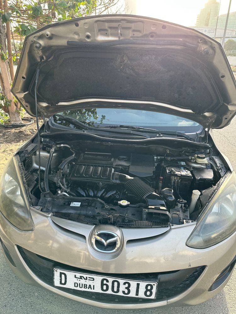 2013 Mazda 2 Hatchback thumbnail 3