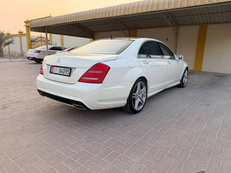 2011 Mercedes-Benz S-Class thumbnail 2