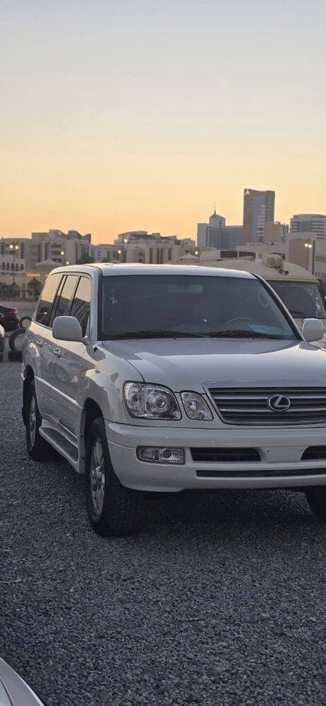 2004 Lexus LX thumbnail 3