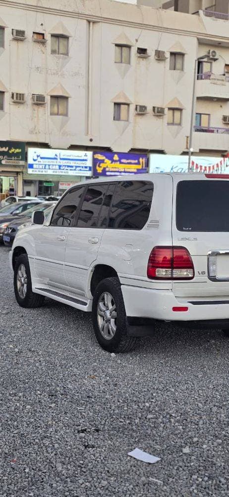 2004 Lexus LX thumbnail 4