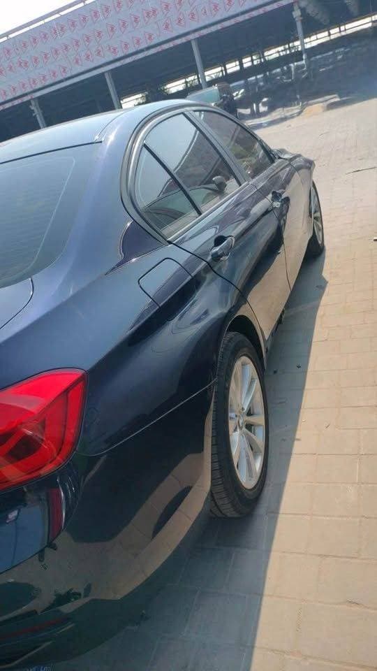 2017 BMW 3 Series Sedan thumbnail 3