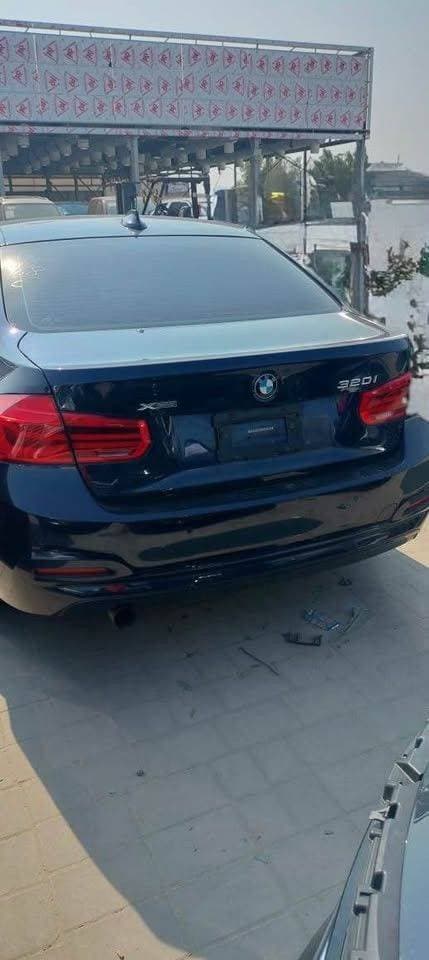 2017 BMW 3 Series Sedan thumbnail 5