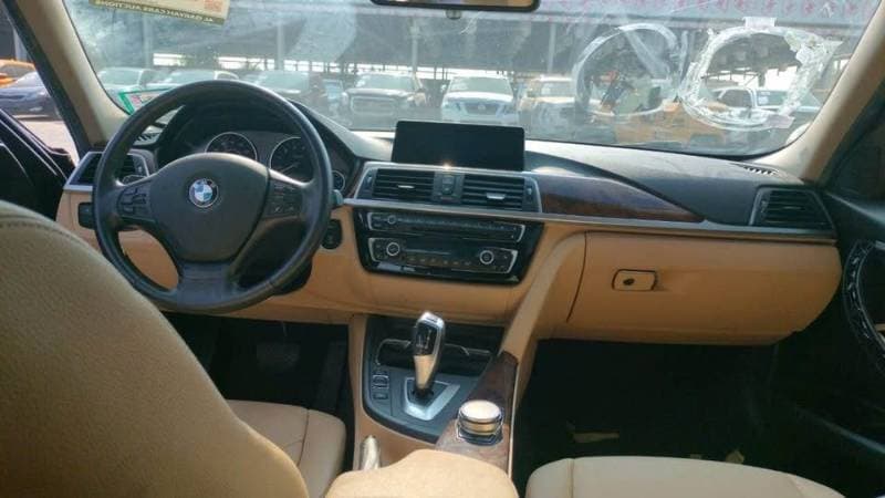 2017 BMW 3 Series Sedan thumbnail 6