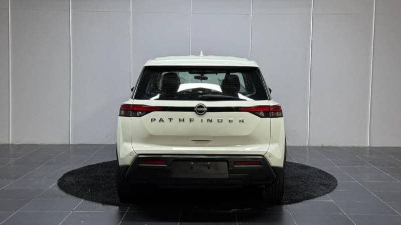 2022 Nissan Pathfinder thumbnail 3
