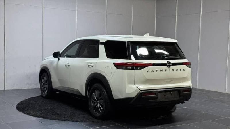 2022 Nissan Pathfinder thumbnail 4
