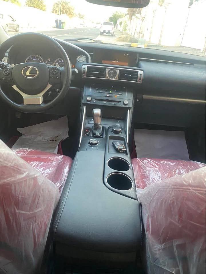 2015 Lexus IS250 thumbnail 9
