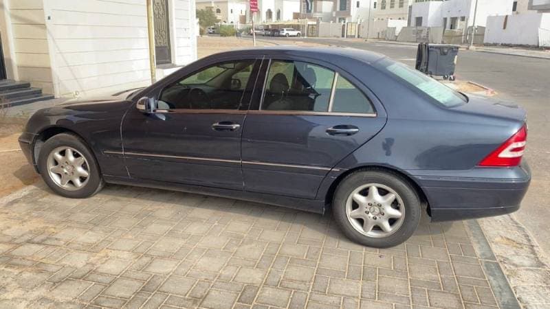 2002 Mercedes-Benz C-Class thumbnail 3