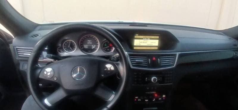 2011 Mercedes-Benz 300 thumbnail 5