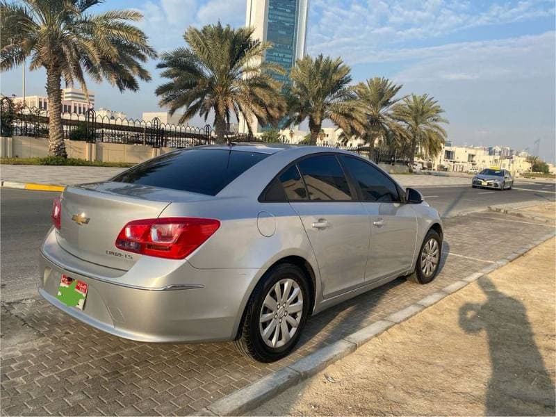 2017 Chevrolet Cruze thumbnail 2