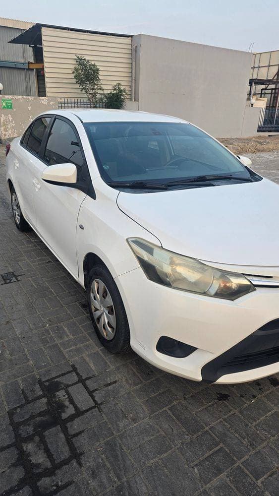 2017 Toyota Yaris Sedan thumbnail 3