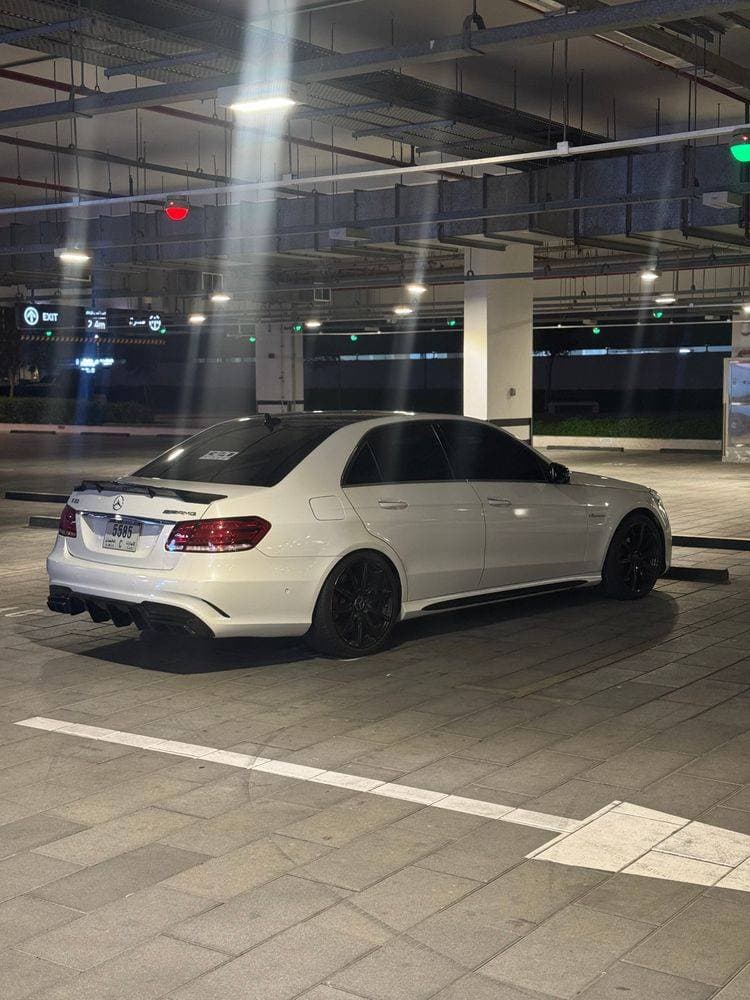 2014 Mercedes-Benz E 63 AMG thumbnail 3
