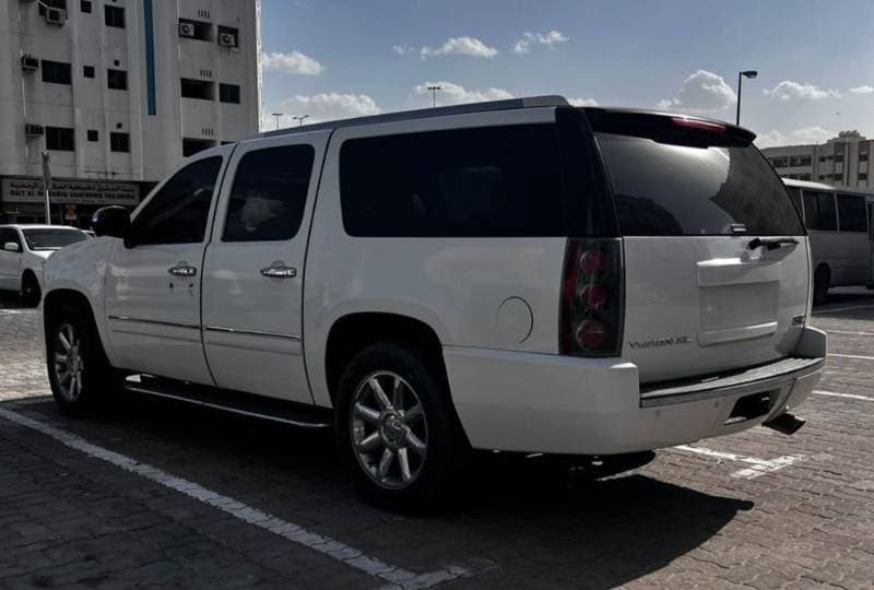 2013 GMC Yukon XL thumbnail 4