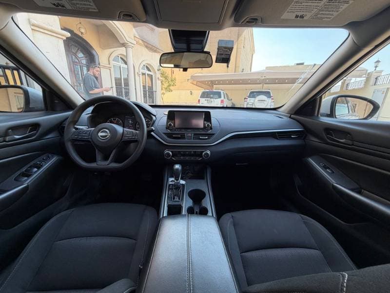 2023 Nissan Altima thumbnail 4