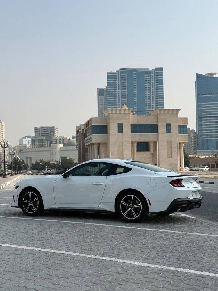2024 Ford Mustang thumbnail 3