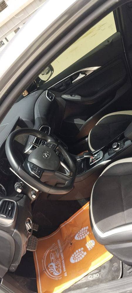 2017 Infiniti Q30 thumbnail 3