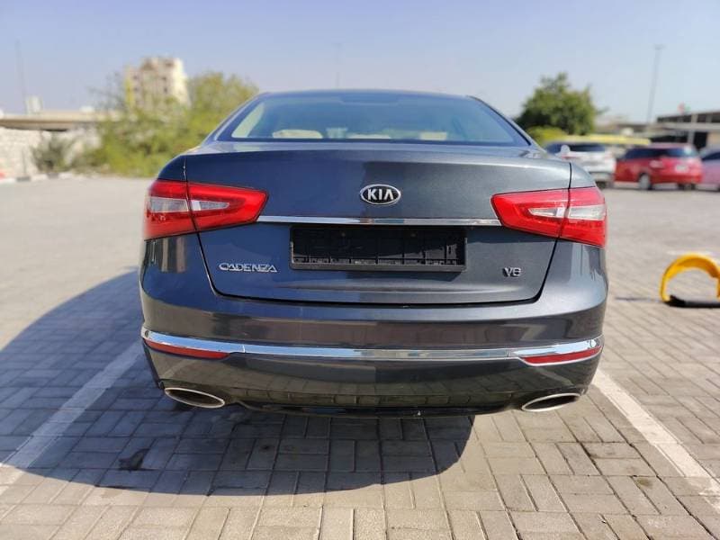2016 Kia Cadenza thumbnail 3
