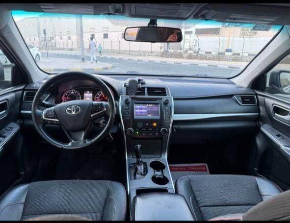 2016 Toyota Camry thumbnail 3