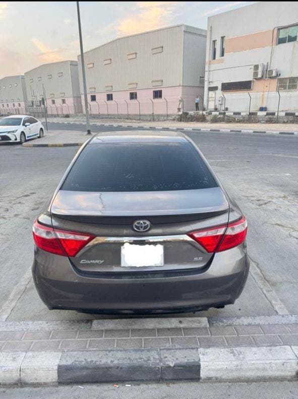 2016 Toyota Camry thumbnail 2