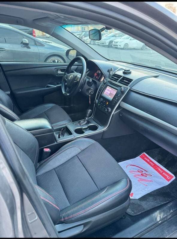 2016 Toyota Camry thumbnail 4