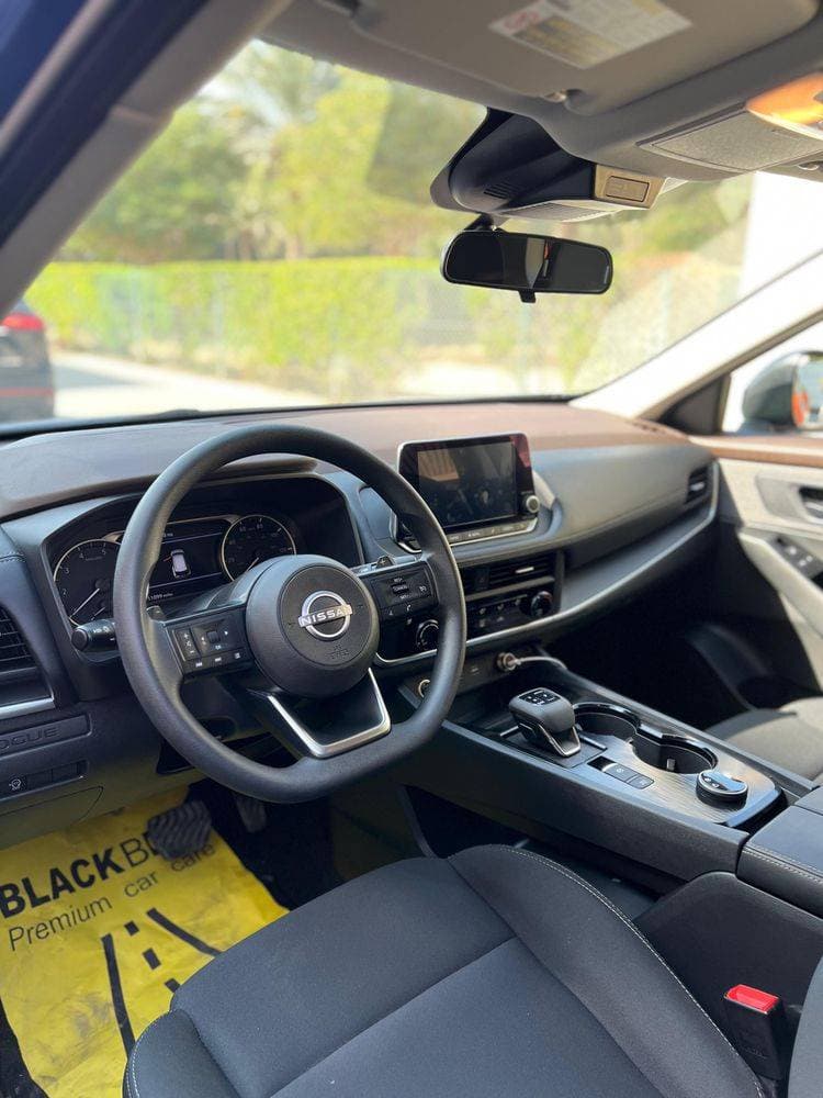2023 Nissan Rogue thumbnail 2