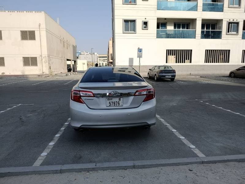 2012 Toyota Camry thumbnail 2