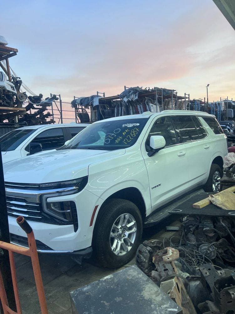 2025 Chevrolet Tahoe thumbnail 2