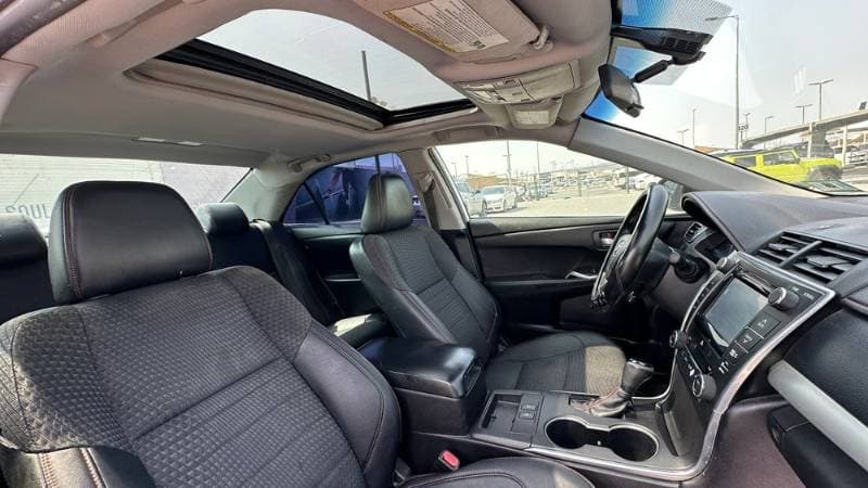 2015 Toyota Camry thumbnail 5