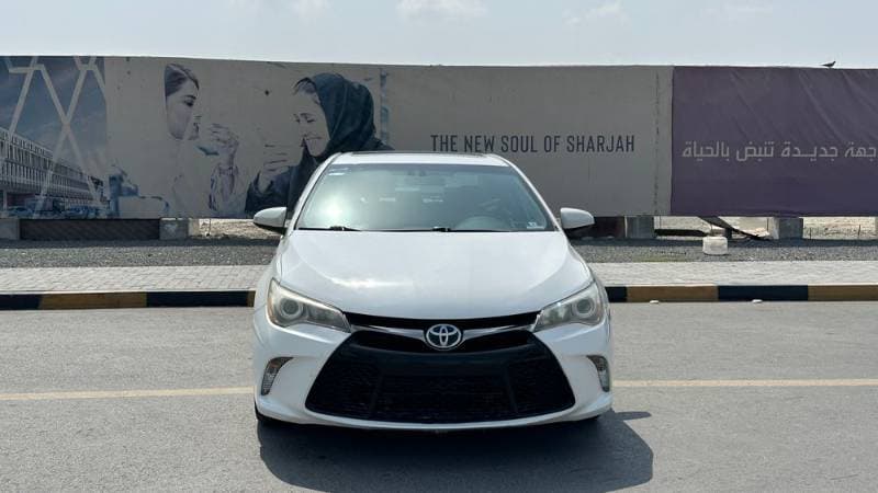 2015 Toyota Camry thumbnail 2