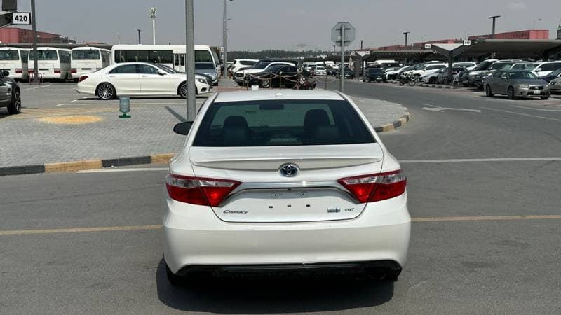 2015 Toyota Camry thumbnail 8