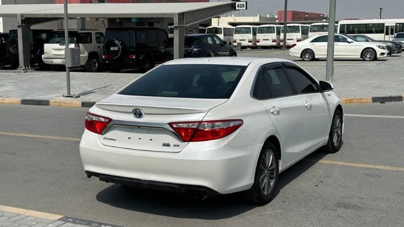 2015 Toyota Camry thumbnail 9