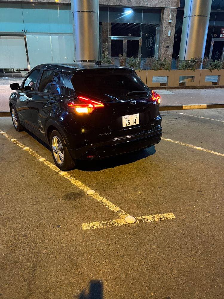 2021 Nissan Kicks thumbnail 3