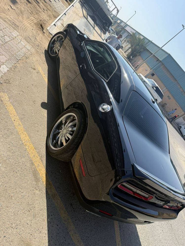 2018 Dodge Challenger thumbnail 3