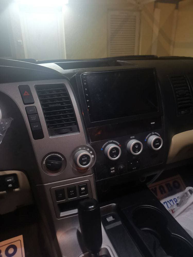 2013 Toyota Sequoia thumbnail 5