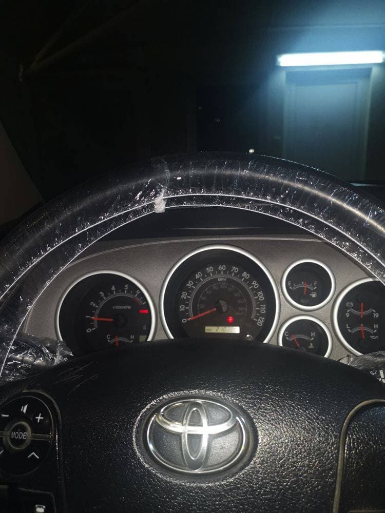 2013 Toyota Sequoia thumbnail 4