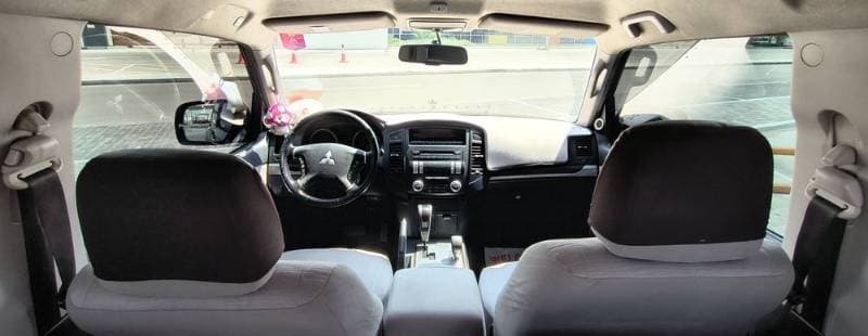 2012 Mitsubishi Pajero thumbnail 4
