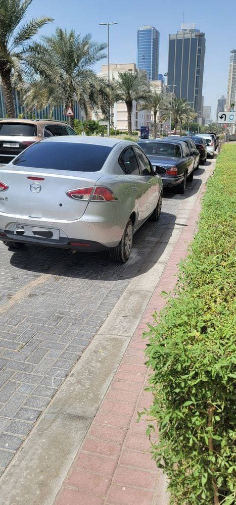 2015 Mazda 2 Sedan thumbnail 3
