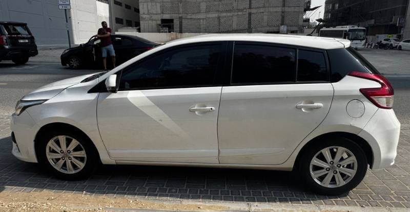 2015 Toyota Yaris Hatchback thumbnail 3