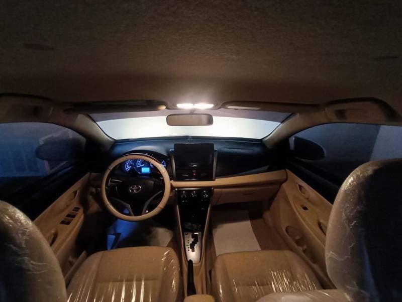 2017 Toyota Yaris thumbnail 2