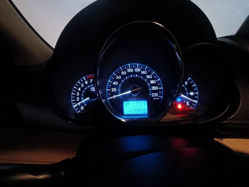 2017 Toyota Yaris thumbnail 3