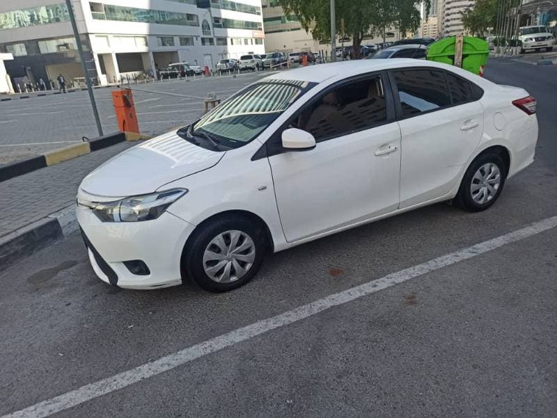 2017 Toyota Yaris thumbnail 5