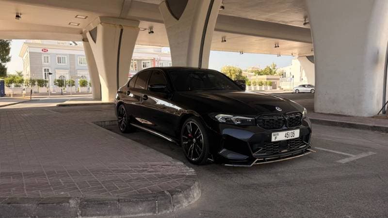 2023 BMW 3 Series Sedan thumbnail 2