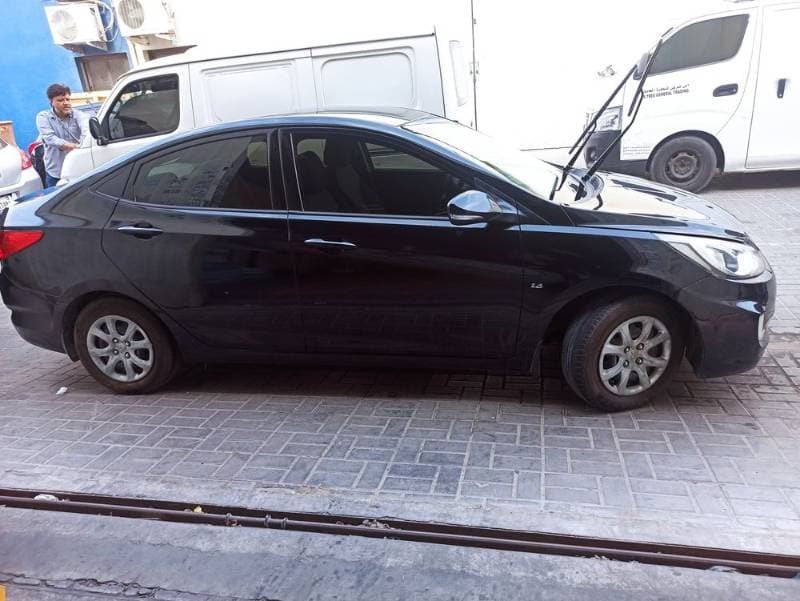 2013 Hyundai Accent thumbnail 2