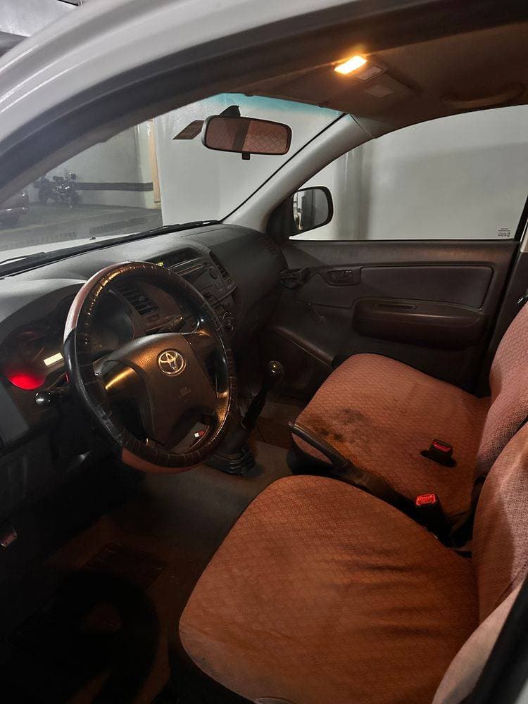 2013 Toyota Hilux thumbnail 2