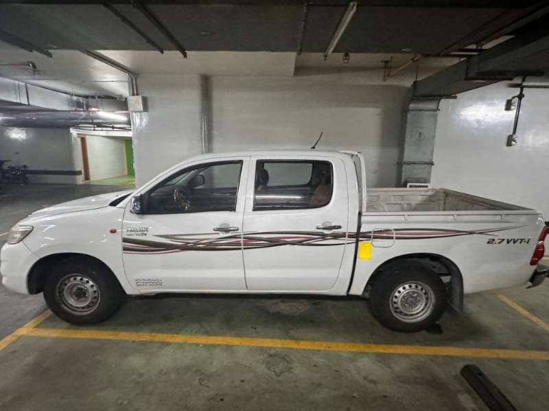 2013 Toyota Hilux thumbnail 4